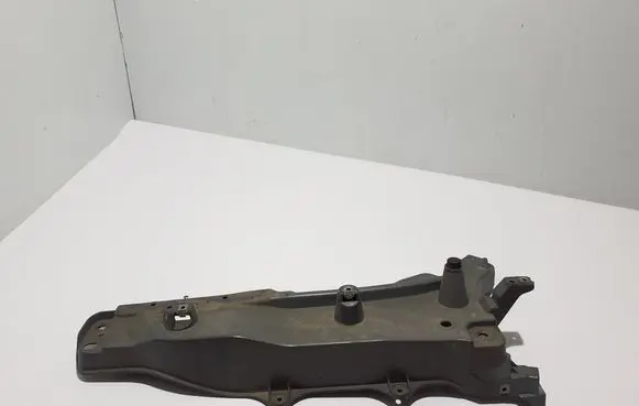 Volvo XC90 Fender mounting bracket 31391778