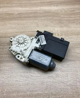 Citroen C5 Front door window regulator motor 9632531980