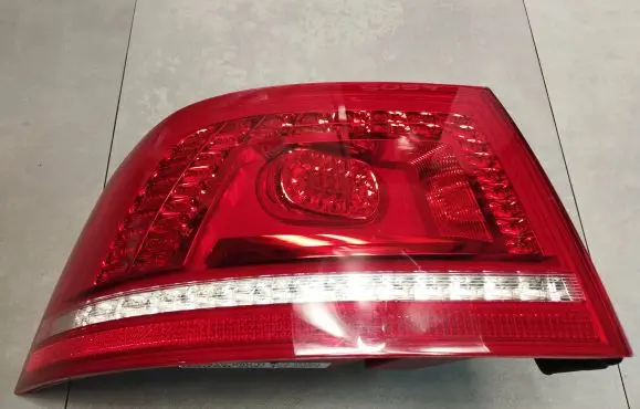 Volkswagen Phaeton Rear/tail lights 3D0945095H