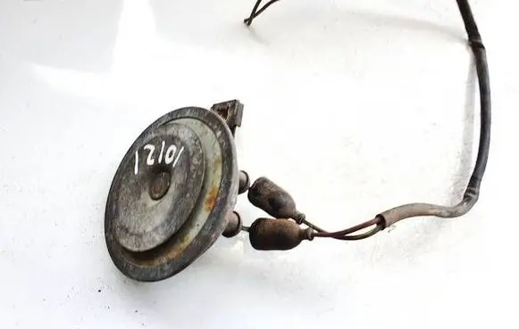 Volkswagen Golf II Horn signal 421290167