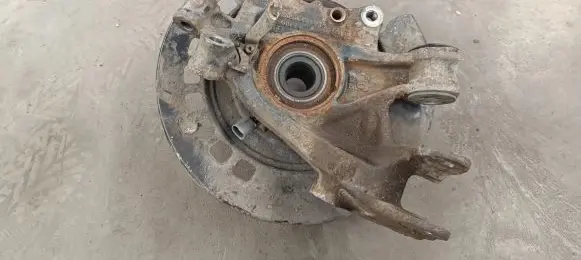 Rear wheel hub spindle/knuckle