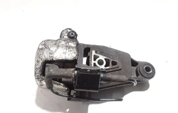 Peugeot 607 Engine mount bracket