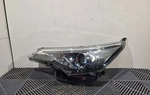 Toyota Avensis T270 Headlight/headlamp