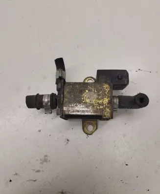 Audi A6 S6 C5 4B Vacuum valve 72161000