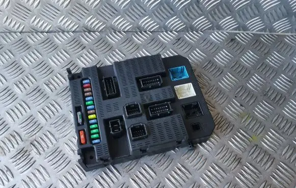Citroen C4 I Fuse module 9659285580