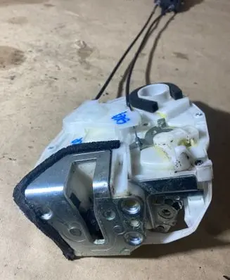 Suzuki SX4 Rear door lock