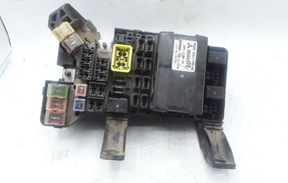 Mitsubishi Pajero Fuse module 8638A009 G8C218M2A