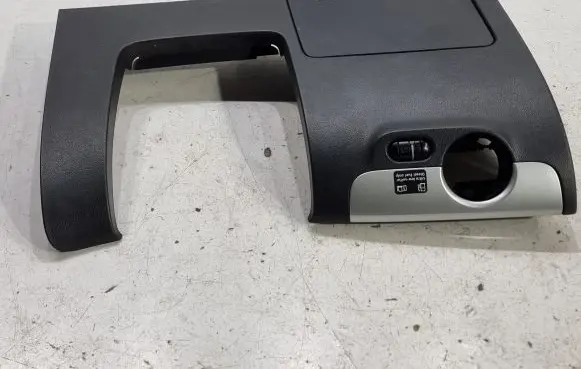 Volkswagen Jetta VI Dashboard lower bottom trim panel 