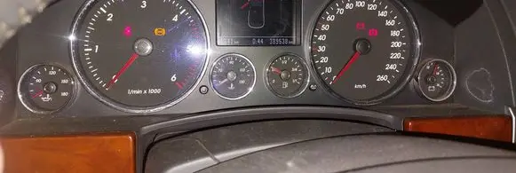 Volkswagen Touareg I Speedometer (instrument cluster) 7L6920880M