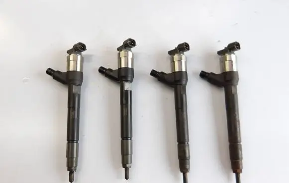 Opel Astra K Fuel injector 55585167 05B00139