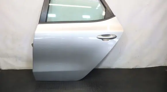 KIA Ceed Rear door