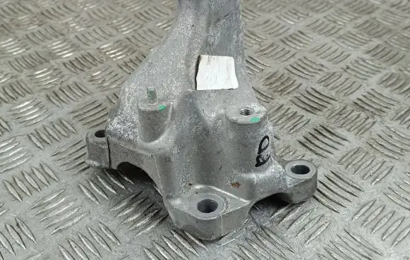 Jeep Grand Cherokee WL Engine mounting bracket 68375851AA