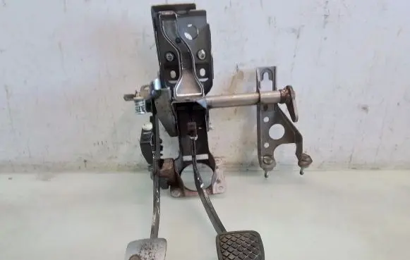 Subaru Outback Pedal assembly 