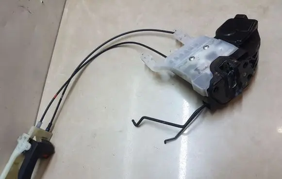 Hyundai Tucson LM Front door lock