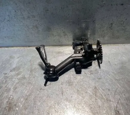 Mercedes-Benz E W124 Oil pump R6031810320