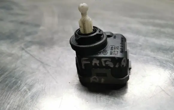 Skoda Fabia Mk1 (6Y) Headlight level adjustment motor 6Y0941295