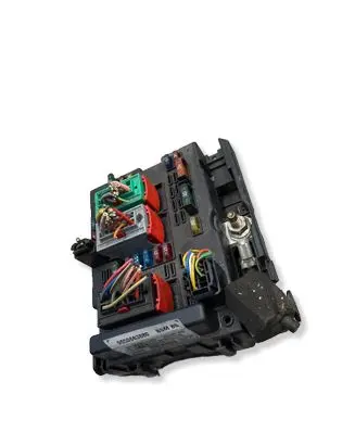 Peugeot 206 Fuse module 9650663880 33368955