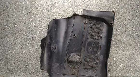 Volkswagen PASSAT B5 Engine cover (trim) 058103724K 841702