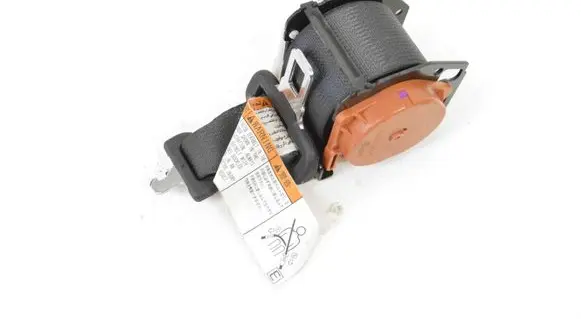 Middle seatbelt (rear)
