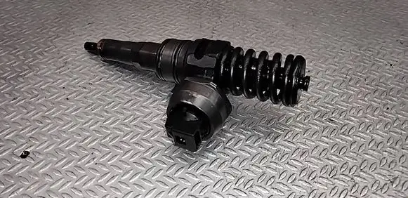 Skoda Roomster (5J) Fuel injector 038130073BP