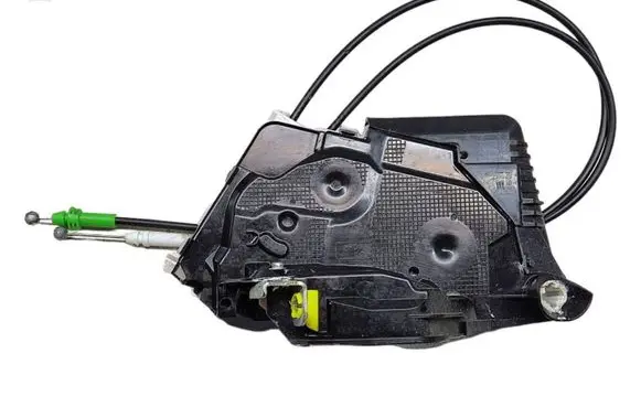 Toyota Yaris Front door lock 690400D520 T4311140