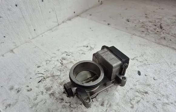Renault Laguna II Throttle body valve 8200063652