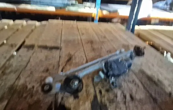 Nissan Qashqai Front wiper linkage and motor