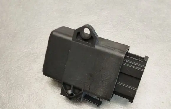 Volkswagen Polo VI Seat heating relay 2Q0959772 HW04SW03