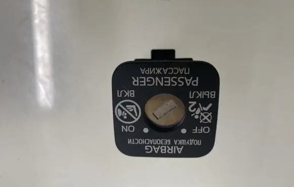 Lexus CT 200H Passenger airbag on/off switch 