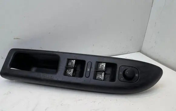 Volkswagen Golf Plus Front door window switch trim 5M1867371B