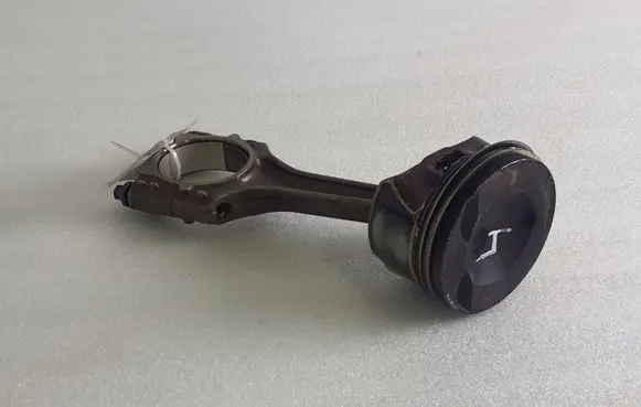 Porsche Macan (95B) Piston with connecting rod