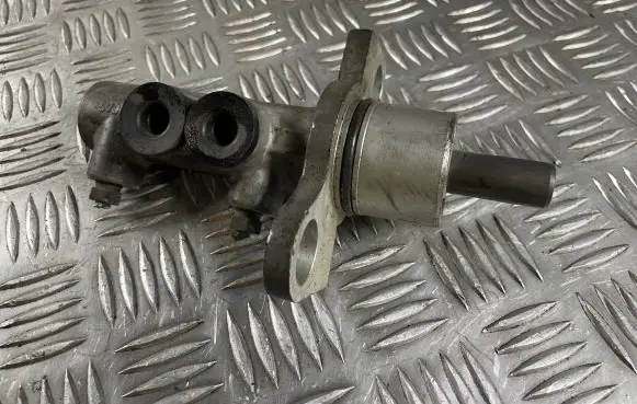 Audi A6 S6 C5 4B Master brake cylinder 9304125000