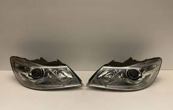 Skoda Octavia Mk2 (1Z) Headlight/headlamp 1Z1941016G 1Z1941015G