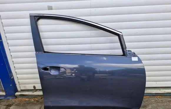 KIA Ceed Front door