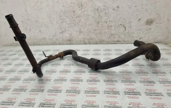 Volkswagen Touareg I Engine coolant pipe/hose 7L6121065D