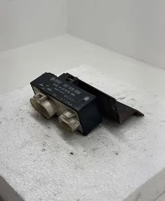 Volkswagen PASSAT B5.5 Coolant fan relay 357919506 898718000