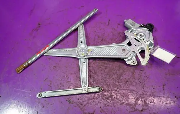 Toyota Yaris Verso Front door window regulator with motor