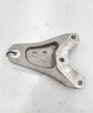 Engine mounting bracket