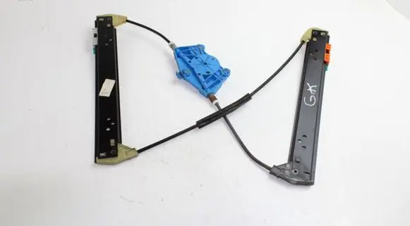 Volkswagen Touareg I Rear window lifting mechanism without motor