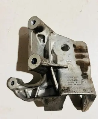 Volvo XC90 Engine mounting bracket 31430490