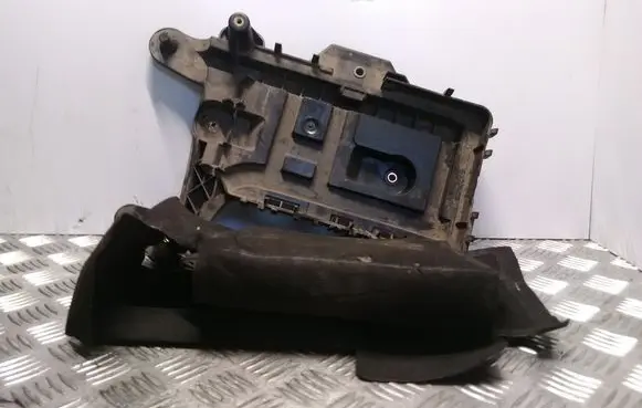 Volkswagen Golf VI Battery tray 1K0915333