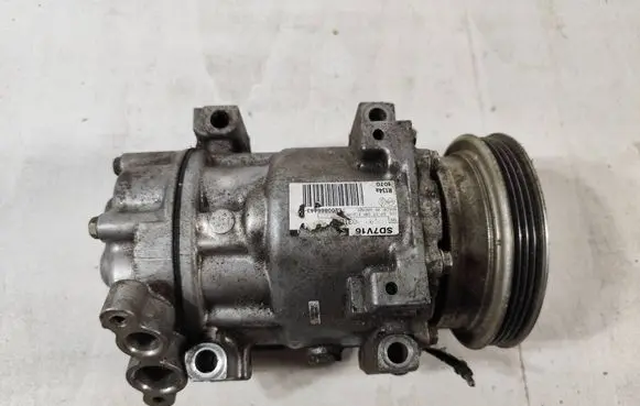 Dacia Sandero Air conditioning (A/C) compressor (pump) 8200866443