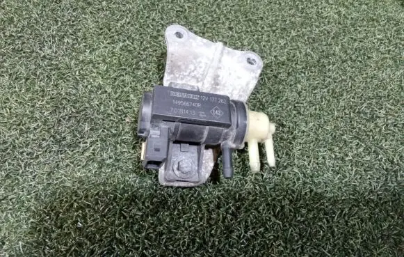Renault Trafic III (X82) Turbo solenoid valve 149566740R 149572548R