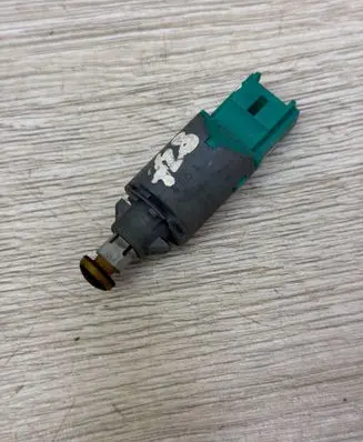 Renault Megane II Clutch pedal sensor 8200168240B