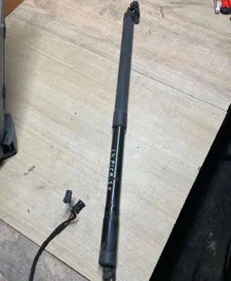 Citroen C4 II Picasso Tailgate strut 9812130080