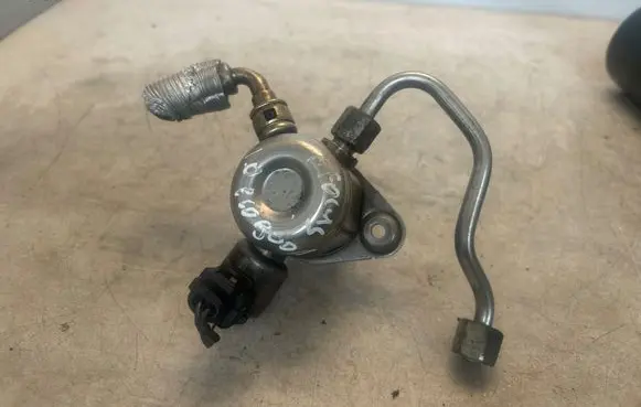 Ford Focus Fuel injection high pressure pump CM5G9D376GA 0261620095
