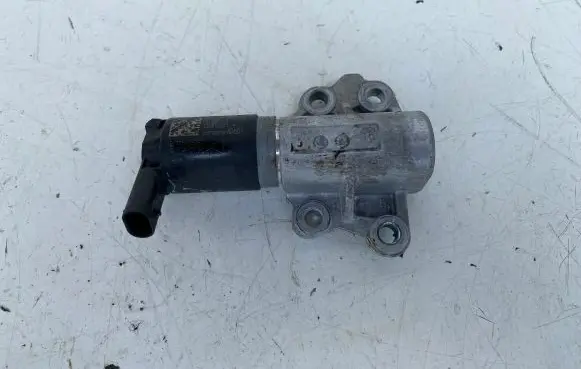 Volvo V40 Camshaft vanos timing valve 31480440