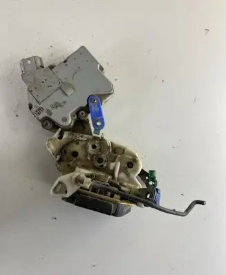 Mitsubishi Pajero Front door lock