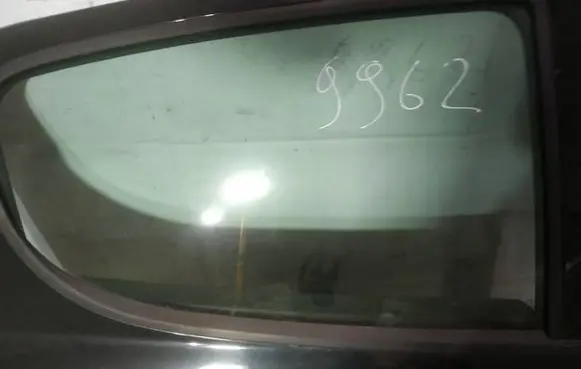 Peugeot 207 Rear door window glass as2