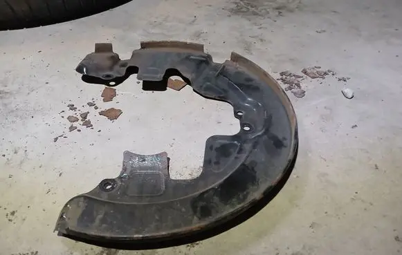 Volvo V60 Front brake disc dust cover plate 